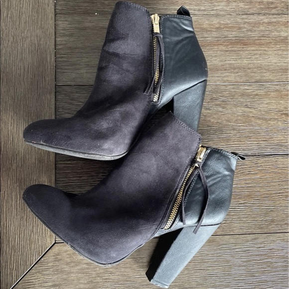 Black heeled booties. Size 9 - Picture 2 of 4